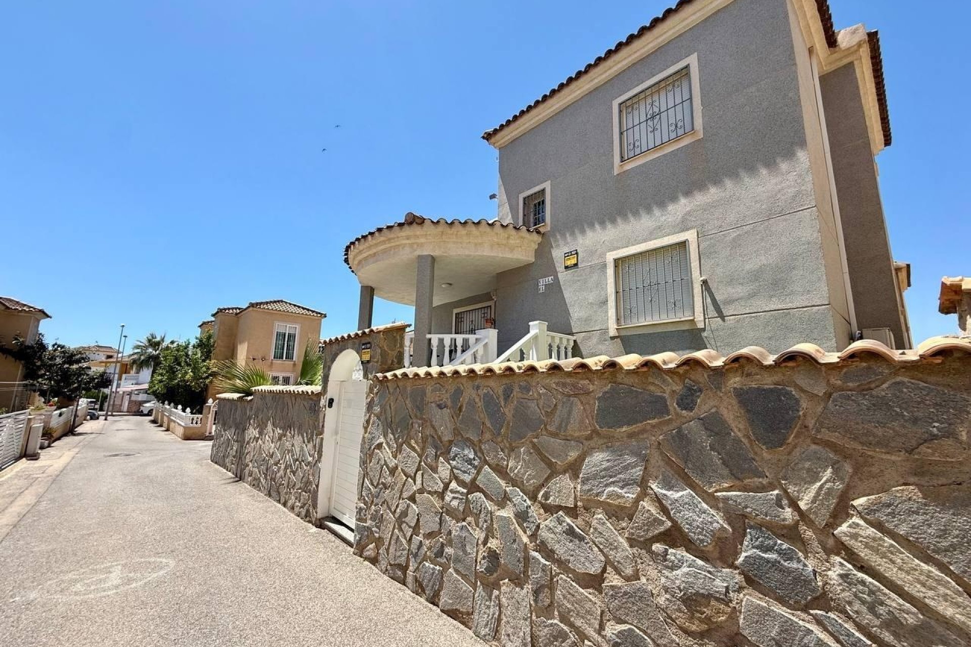 Resale - Villa -
Orihuela Costa - Playa Flamenca