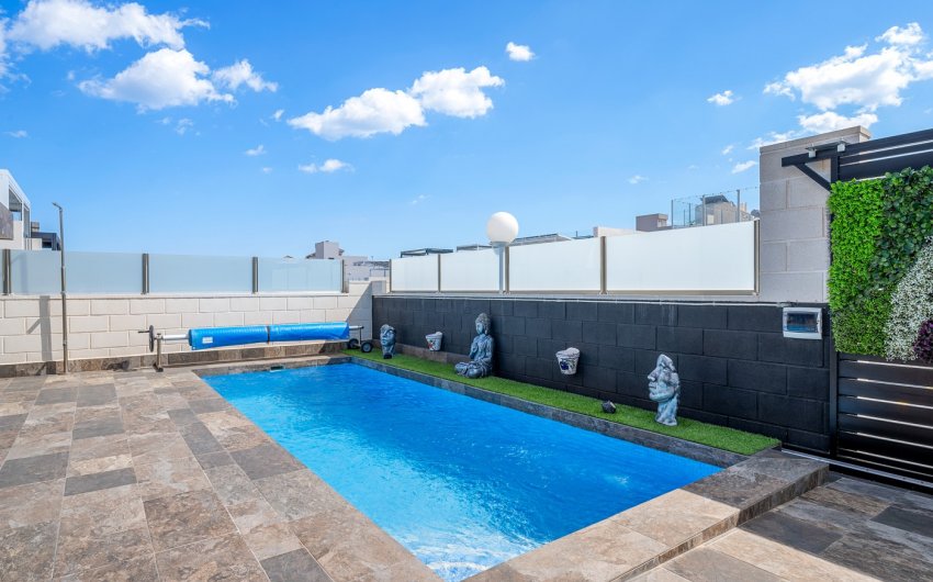 Resale - Villa -
Orihuela Costa - Villamartín