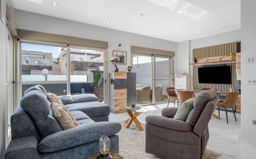 Resale - Villa -
Orihuela Costa - Villamartín