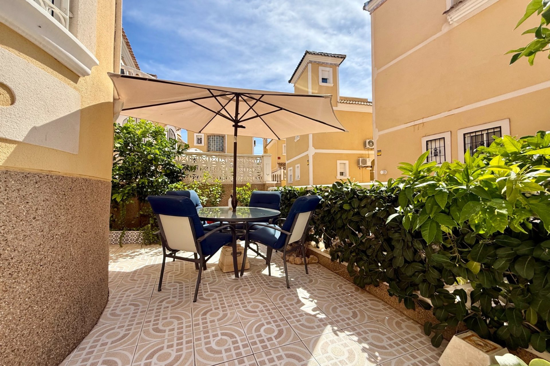 Resale - Villa -
Orihuela Costa - Villamartín