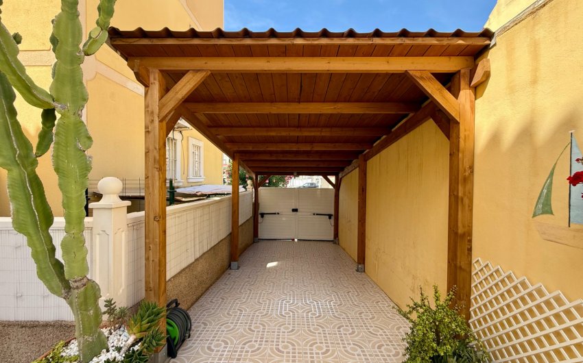 Resale - Villa -
Orihuela Costa - Villamartín