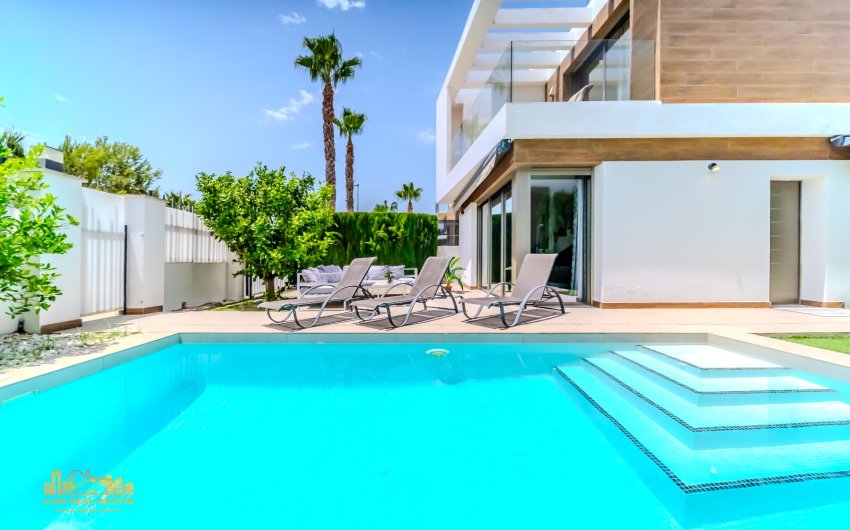Resale - Villa -
Orihuela Costa - Villamartín