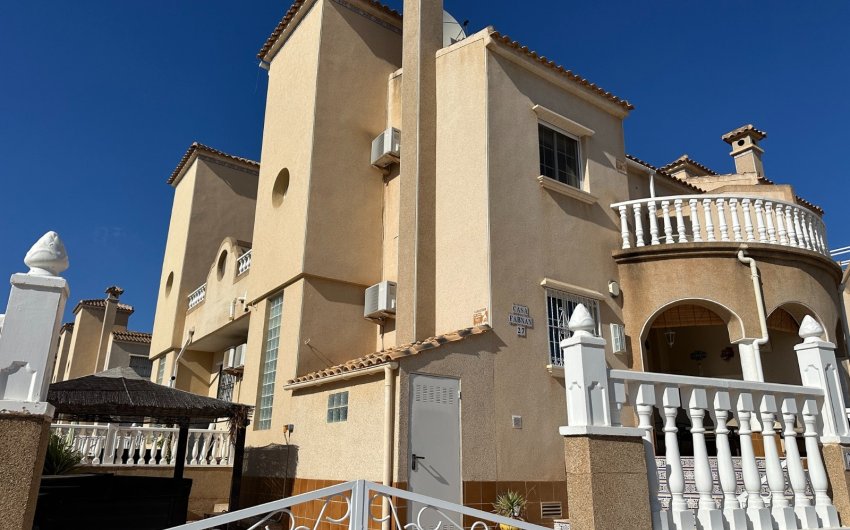 Resale - Villa -
Orihuela Costa - Villamartín