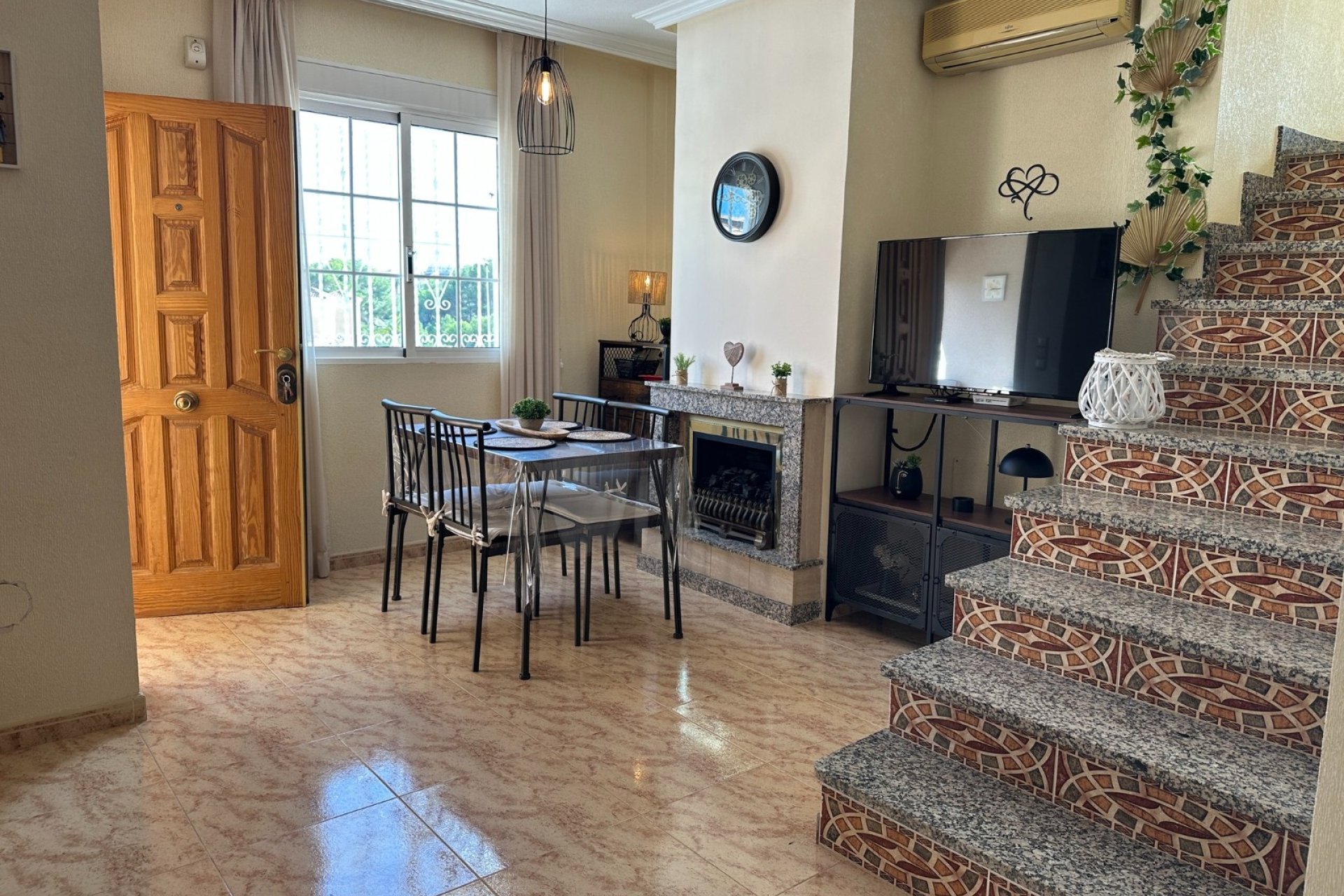 Resale - Villa -
Orihuela Costa - Villamartín