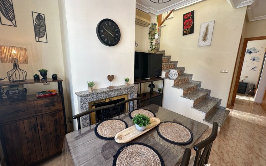 Resale - Villa -
Orihuela Costa - Villamartín