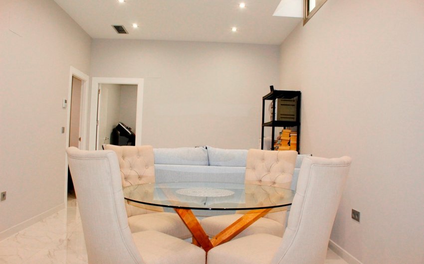 Resale - Villa -
Orihuela Costa - Villamartín