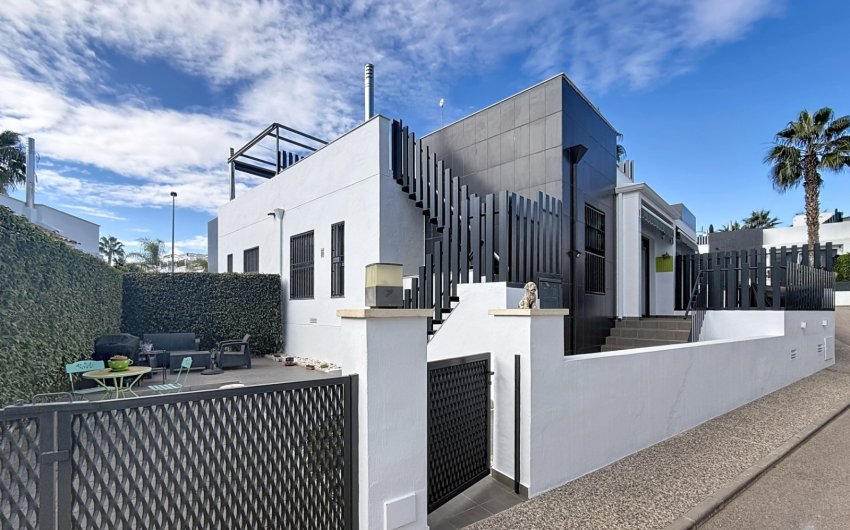 Resale - Villa -
Orihuela Costa - Villamartín