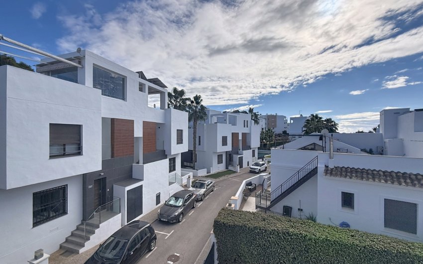 Resale - Villa -
Orihuela Costa - Villamartín