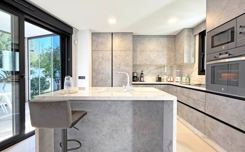 Resale - Villa -
Orihuela Costa - Villamartín