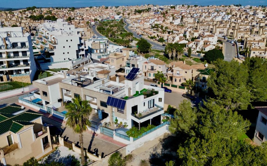 Resale - Villa -
Orihuela Costa - Villamartín