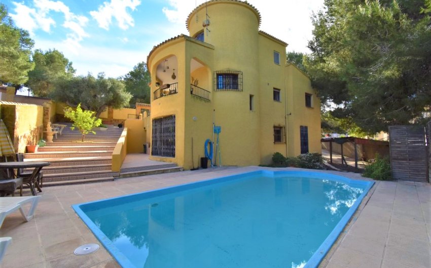 Resale - Villa -
Orihuela Costa - Villamartín