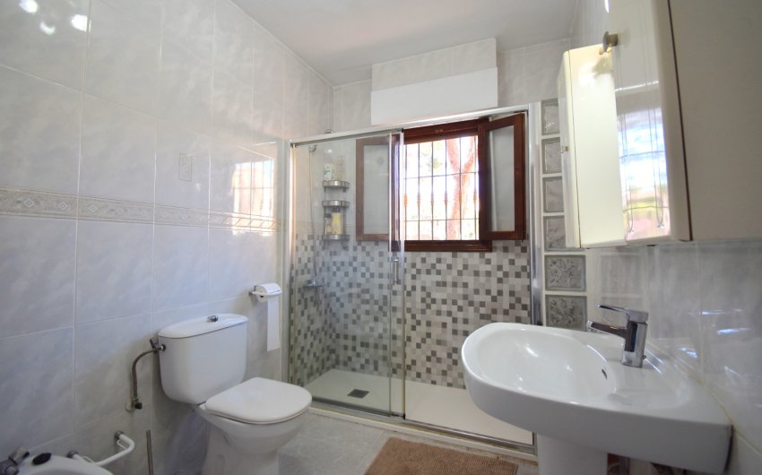 Resale - Villa -
Orihuela Costa - Villamartín