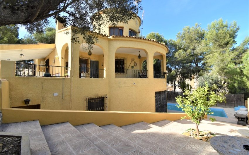 Resale - Villa -
Orihuela Costa - Villamartín