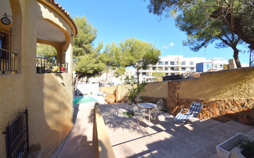 Resale - Villa -
Orihuela Costa - Villamartín