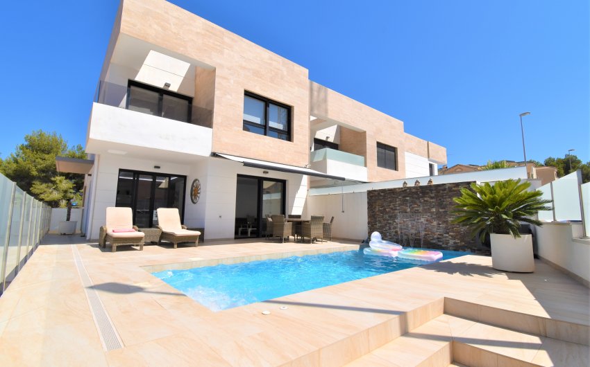 Resale - Villa -
Orihuela Costa - Villamartín