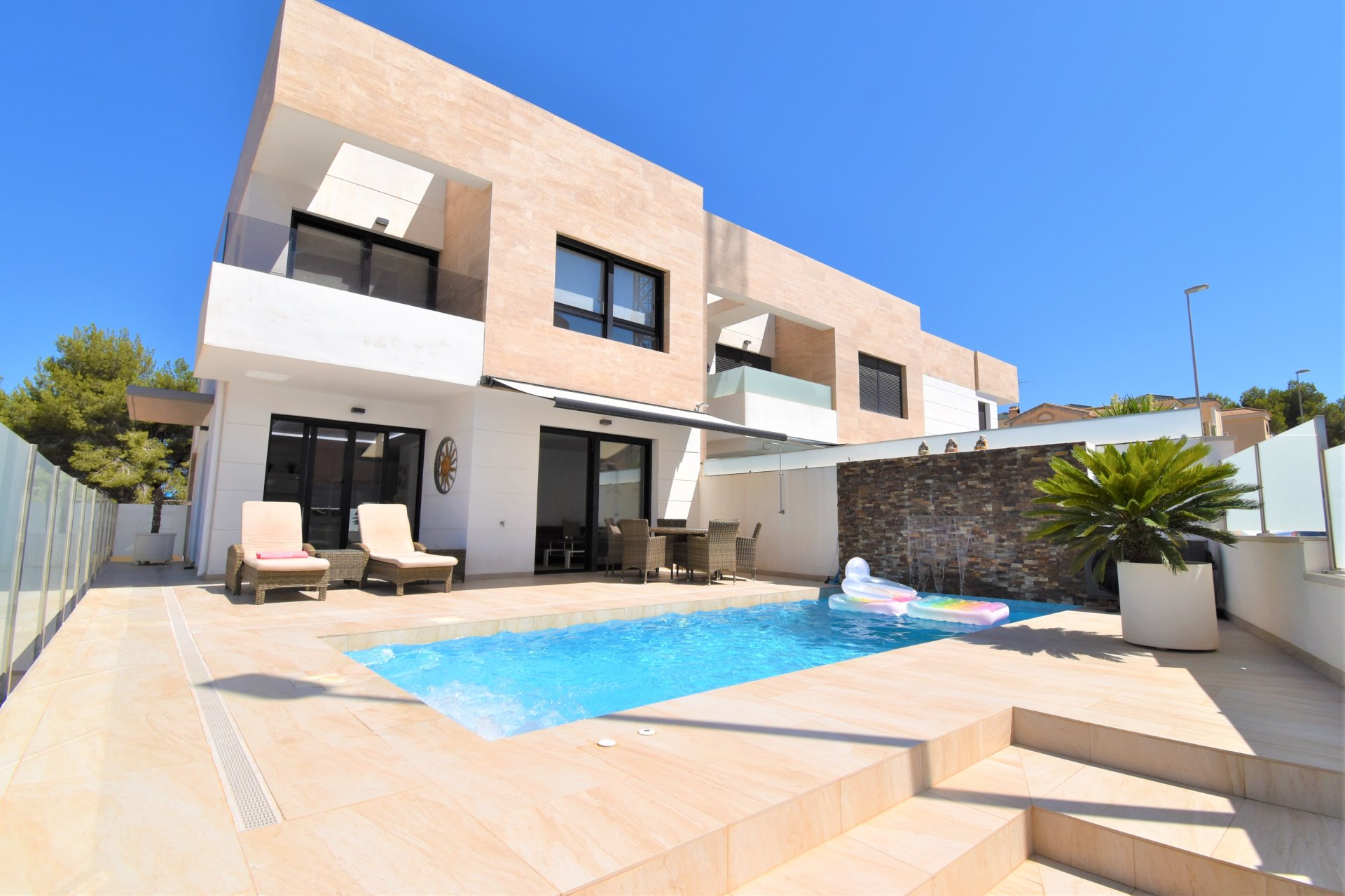 Resale - Villa -
Orihuela Costa - Villamartín