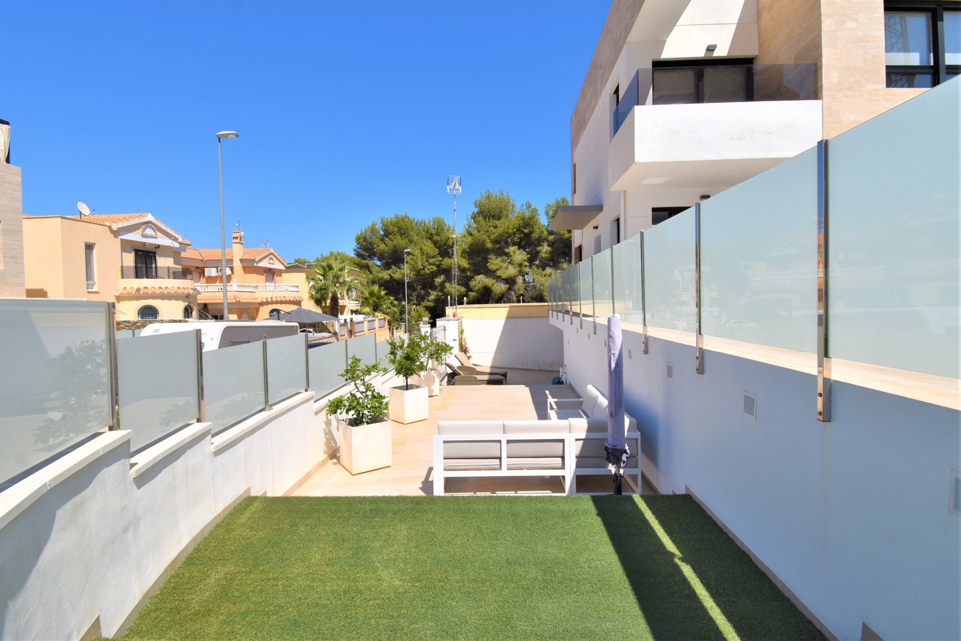 Resale - Villa -
Orihuela Costa - Villamartín