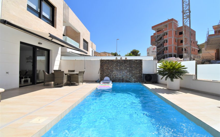 Resale - Villa -
Orihuela Costa - Villamartín