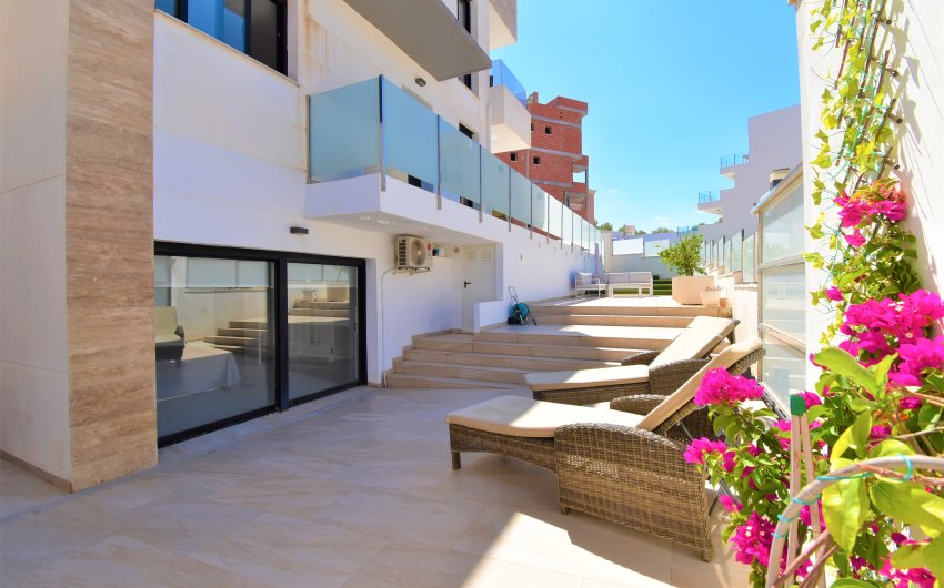 Resale - Villa -
Orihuela Costa - Villamartín