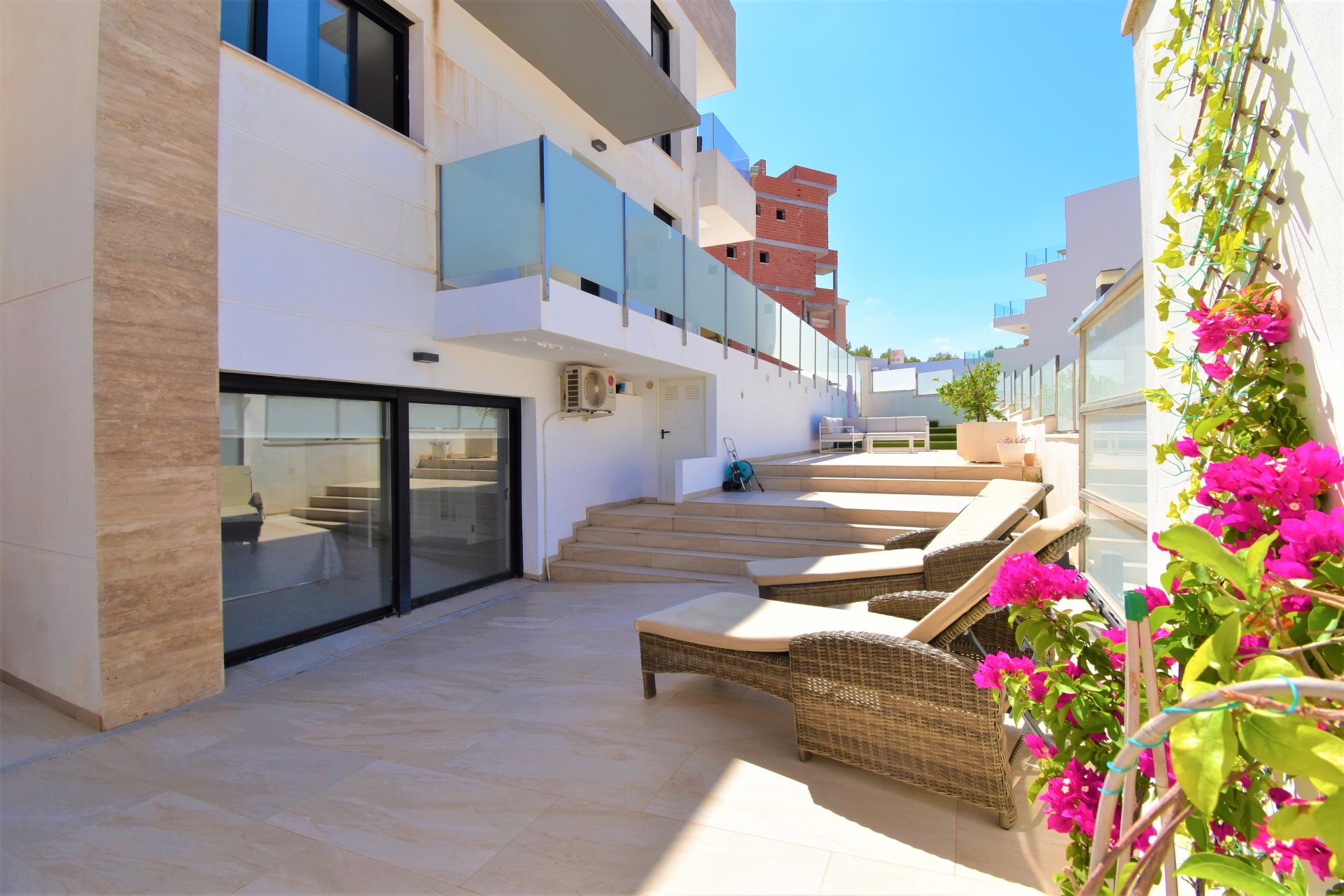 Resale - Villa -
Orihuela Costa - Villamartín