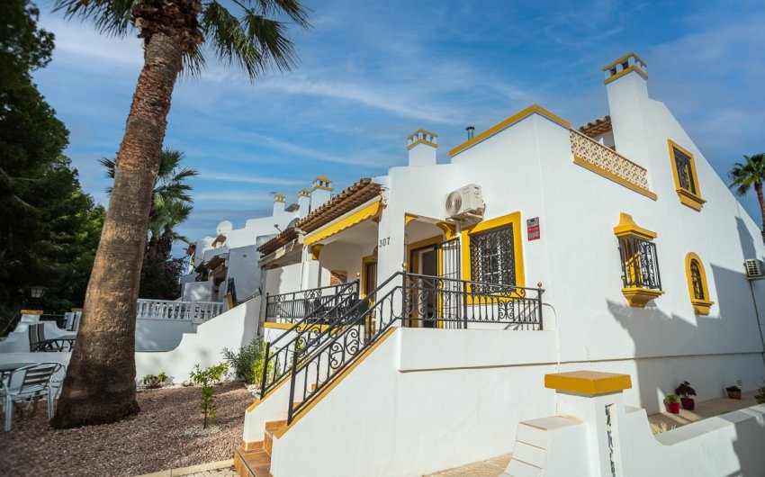 Resale - Villa -
Orihuela Costa - Villamartín