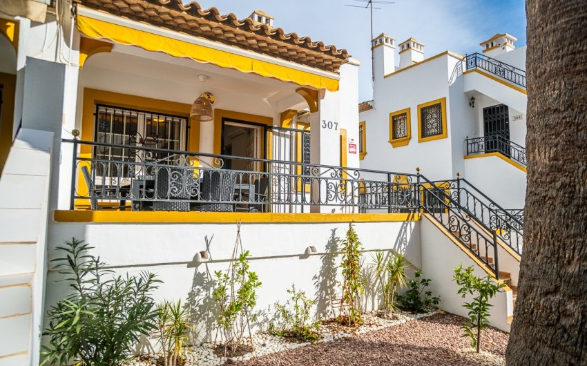 Resale - Villa -
Orihuela Costa - Villamartín
