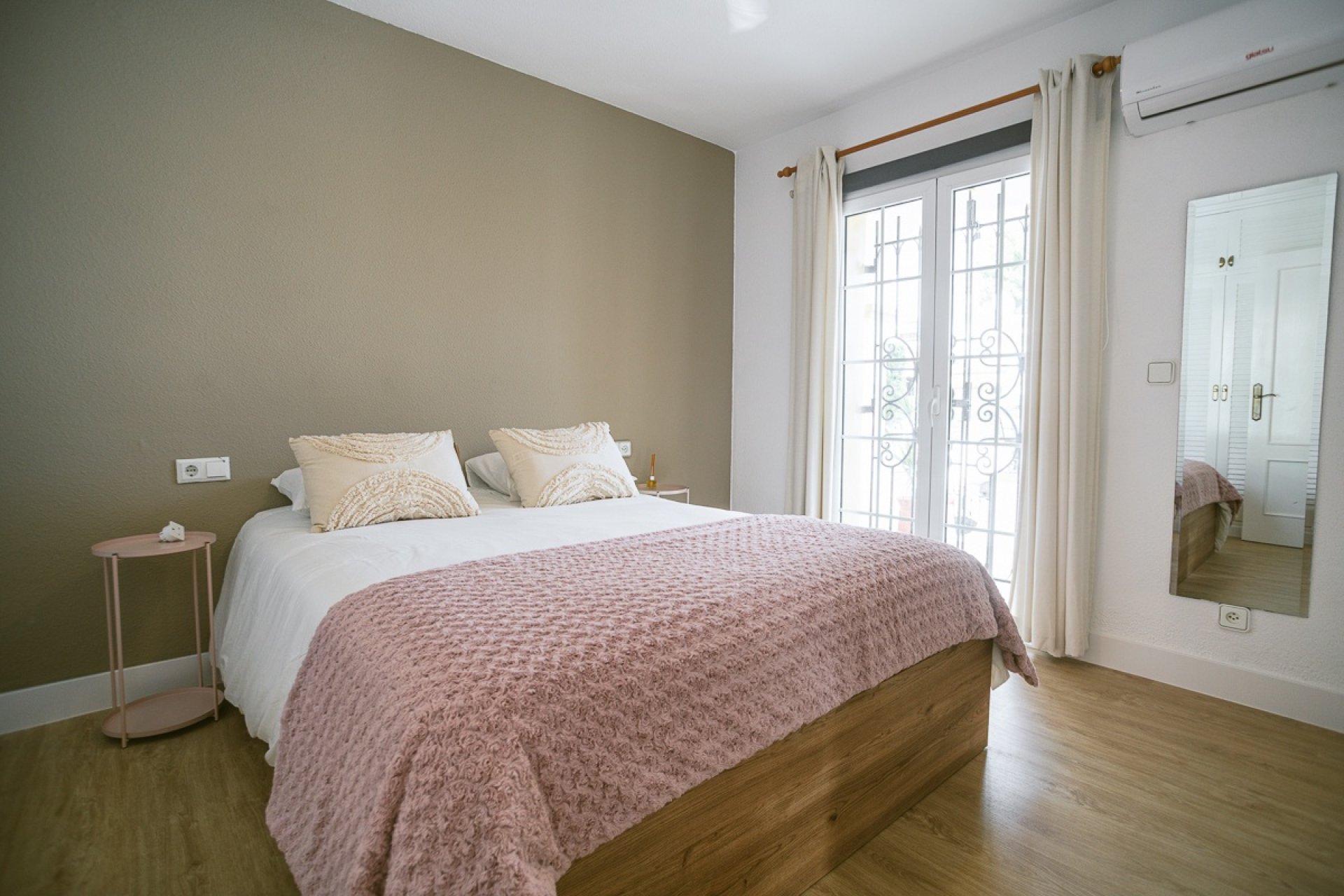 Resale - Villa -
Orihuela Costa - Villamartín