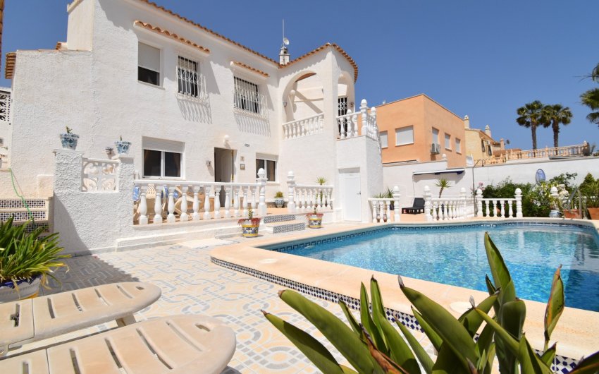 Resale - Villa -
Orihuela Costa - Villamartín