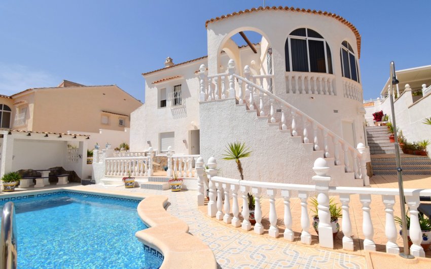 Resale - Villa -
Orihuela Costa - Villamartín