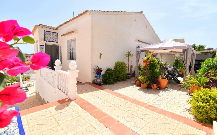 Resale - Villa -
Orihuela Costa - Villamartín