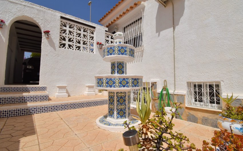 Resale - Villa -
Orihuela Costa - Villamartín