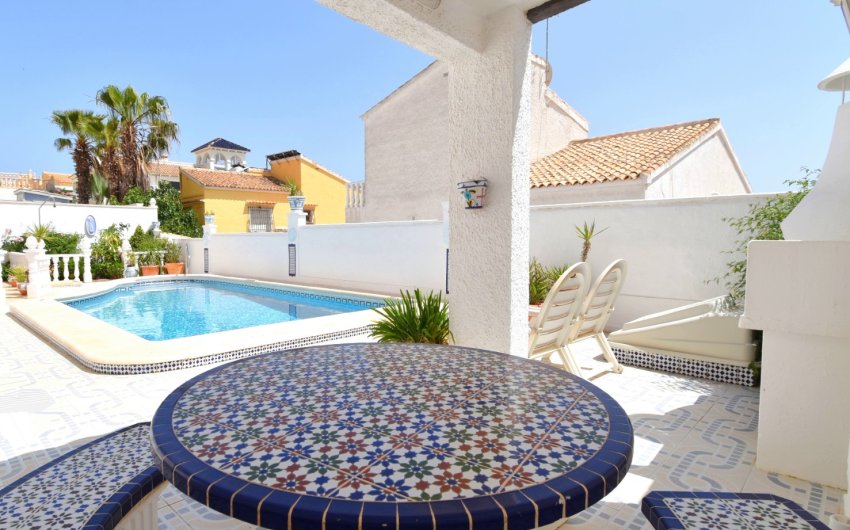 Resale - Villa -
Orihuela Costa - Villamartín