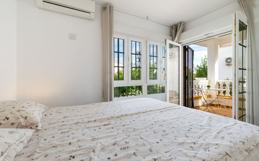 Resale - Villa -
Orihuela Costa - Villamartín