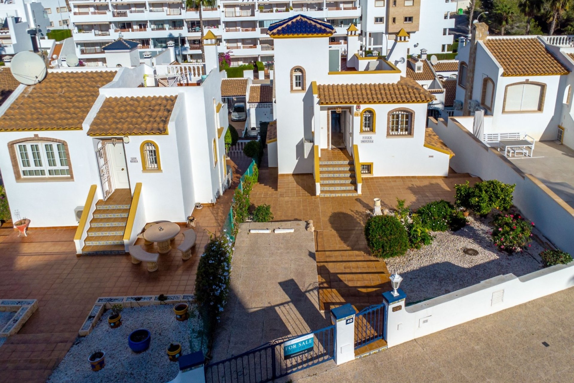Resale - Villa -
Orihuela Costa - Villamartín