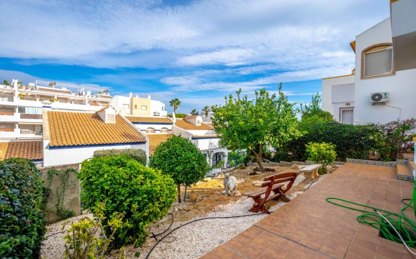 Resale - Villa -
Orihuela Costa - Villamartín