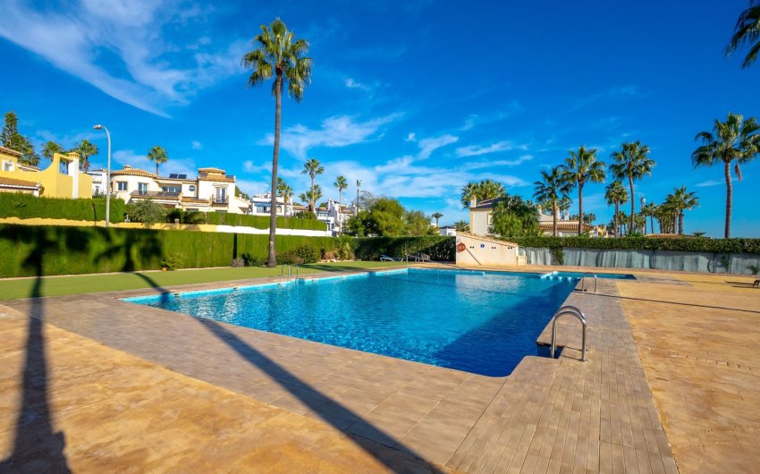 Resale - Villa -
Orihuela Costa - Villamartín
