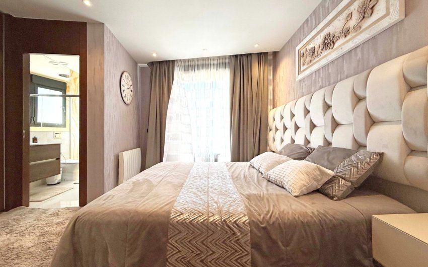 Resale - Villa -
Orihuela Costa - Villamartín