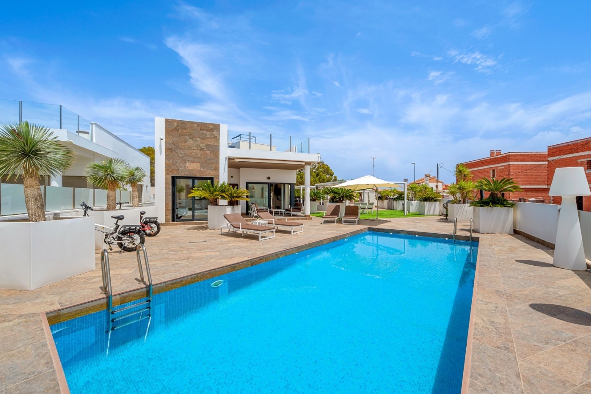 Resale - Villa -
Orihuela Costa - Villamartín