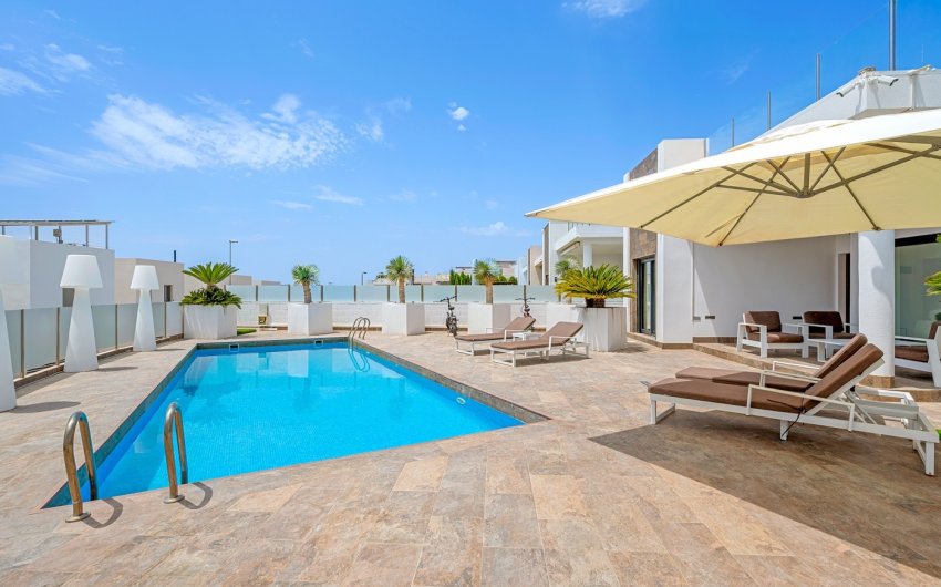 Resale - Villa -
Orihuela Costa - Villamartín
