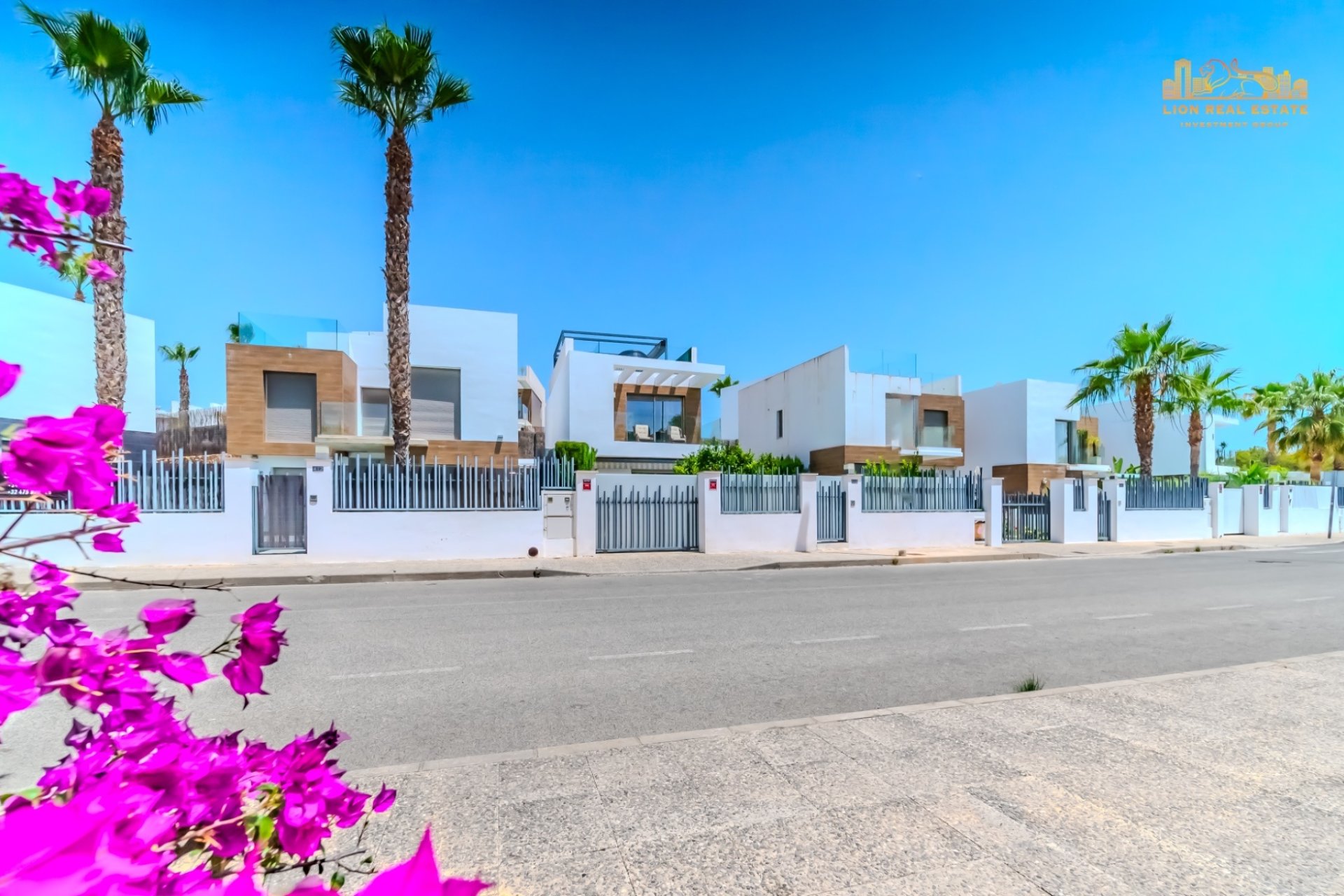 Resale - Villa -
Orihuela Costa - Villamartín