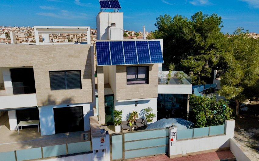 Resale - Villa -
Orihuela Costa - Villamartín