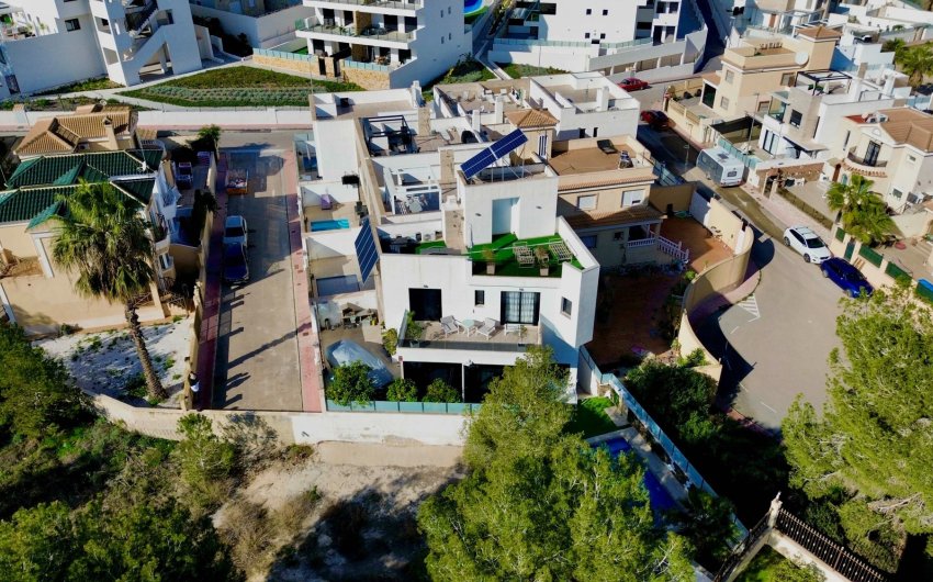 Resale - Villa -
Orihuela Costa - Villamartín