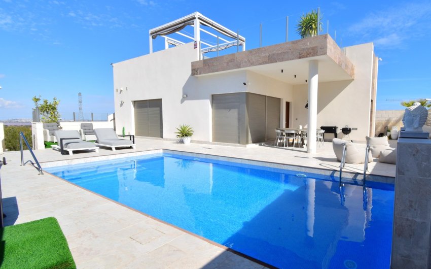 Resale - Villa -
Orihuela Costa - Villamartín