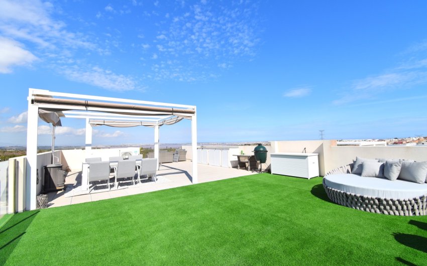 Resale - Villa -
Orihuela Costa - Villamartín