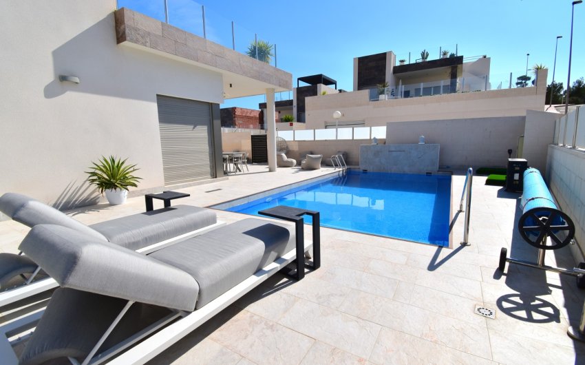 Resale - Villa -
Orihuela Costa - Villamartín