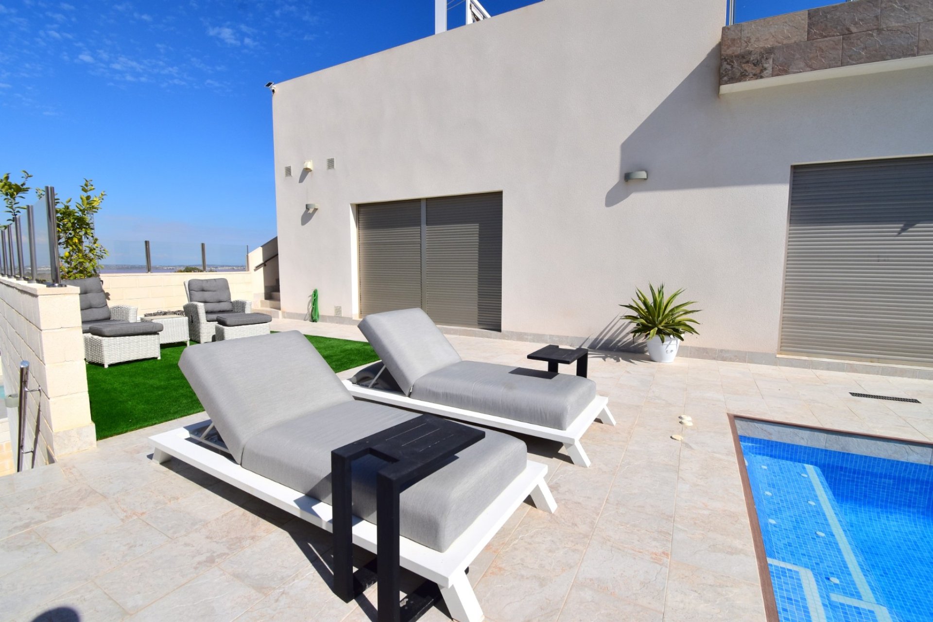 Resale - Villa -
Orihuela Costa - Villamartín