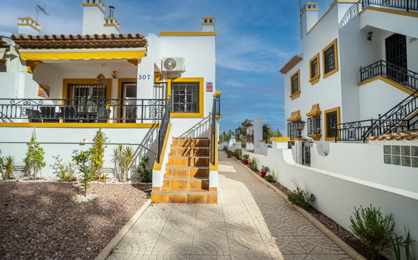 Resale - Villa -
Orihuela Costa - Villamartín