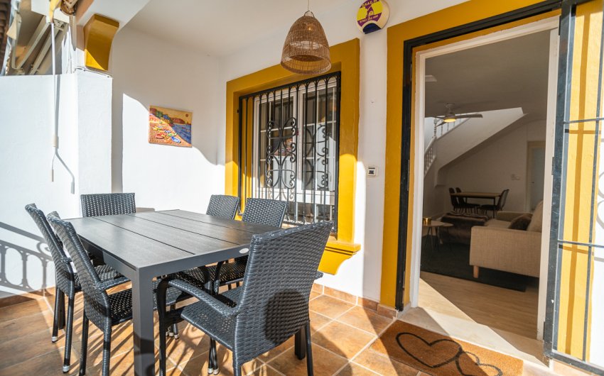 Resale - Villa -
Orihuela Costa - Villamartín