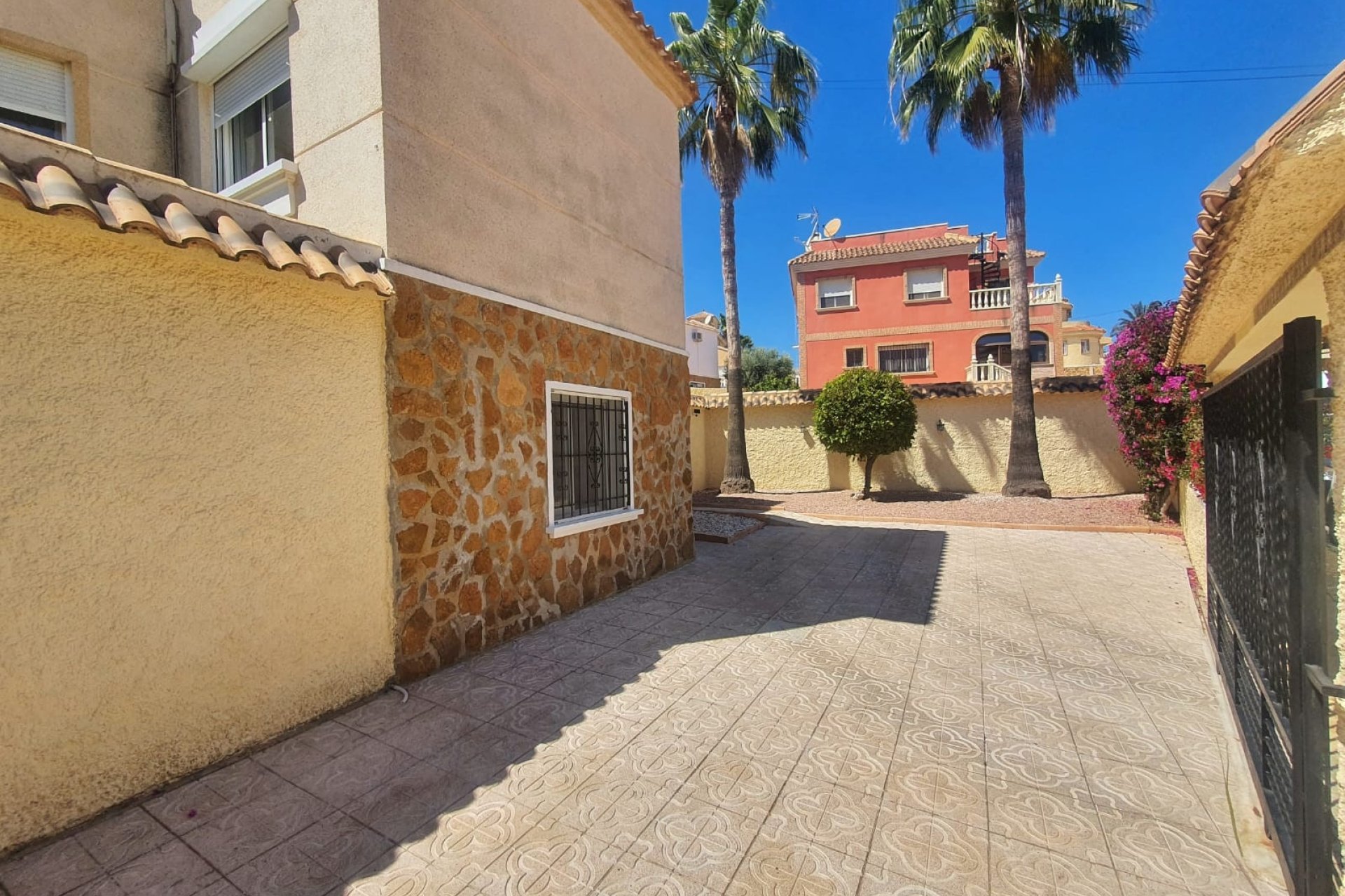 Resale - Villa -
Orihuela Costa - Villamartin