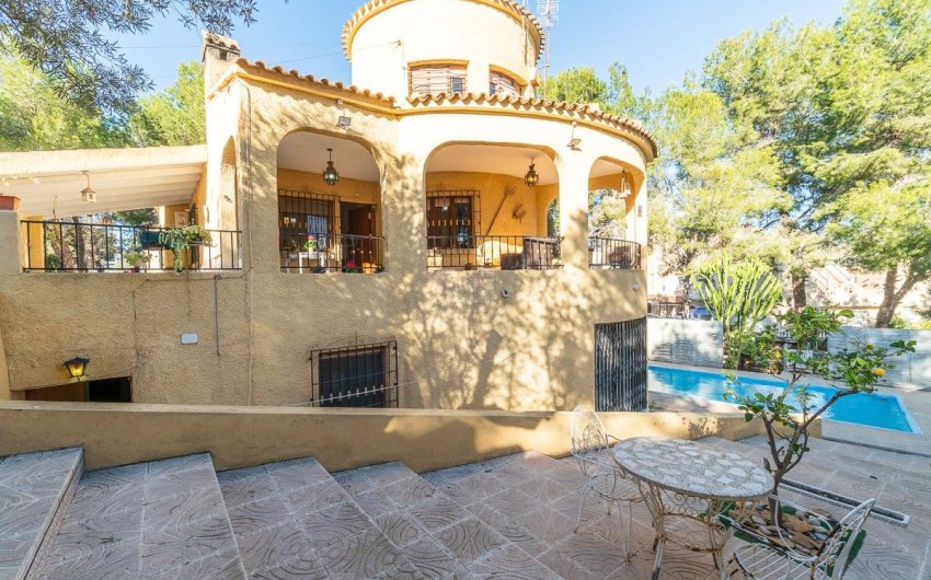 Resale - Villa -
Orihuela Costa - Villamartín